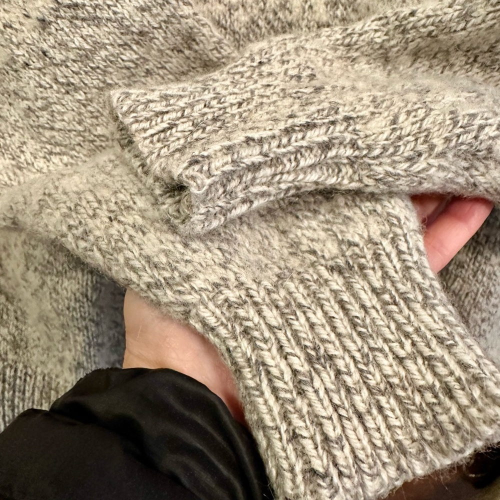 Eddie Bauer Vintage Gray Wool Sweater! Mint condition! Medium - Picture 3 of 4